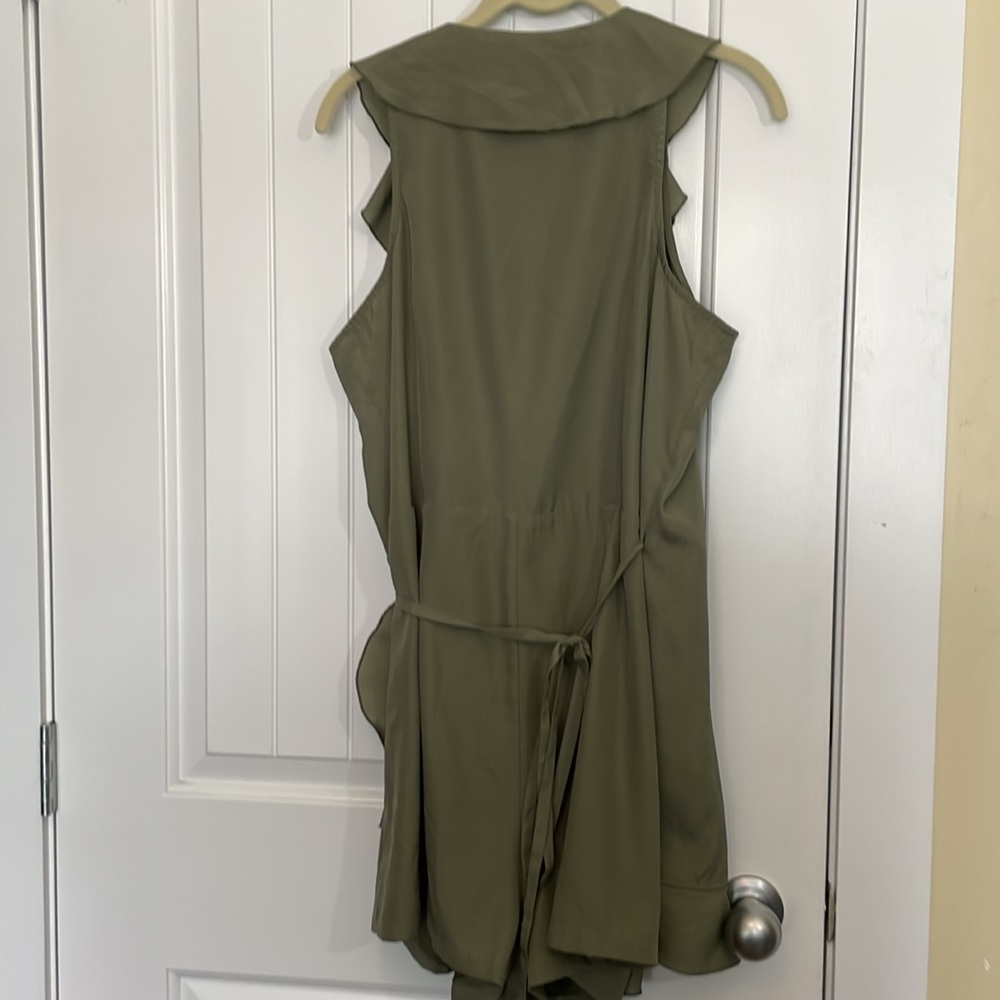 ‘Guess’ dress in the front, shorts in the back. - Picture 2 of 2